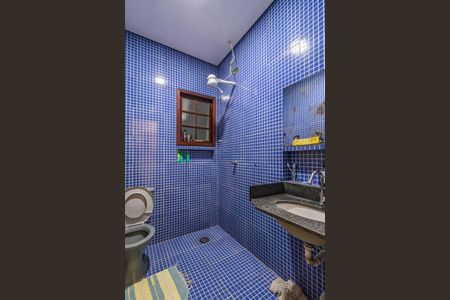 Casa de condomínio à venda com 228m², 5 quartos e 2 vagasBanheiro 2