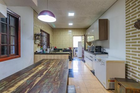 Casa de condomínio à venda com 228m², 5 quartos e 2 vagasCozinha 2