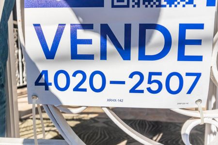 Casa de condomínio à venda com 228m², 5 quartos e 2 vagasPlaca fachada XRHX-142