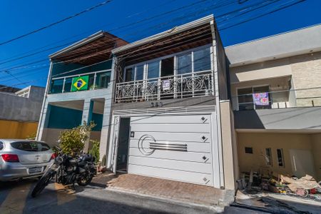 Casa de condomínio à venda com 228m², 5 quartos e 2 vagasFachada