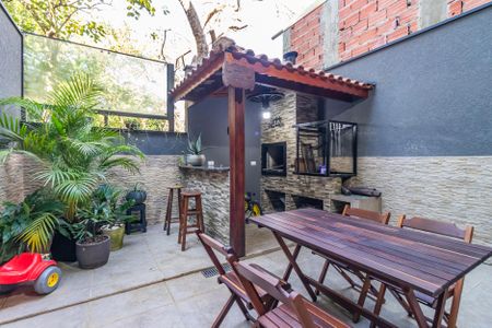 Casa de condomínio à venda com 228m², 5 quartos e 2 vagasÁrea Externa