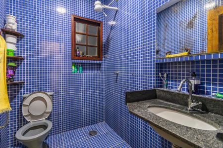 Casa de condomínio à venda com 228m², 5 quartos e 2 vagasBanheiro 2