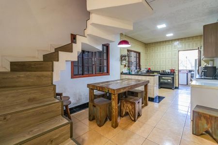 Casa de condomínio à venda com 228m², 5 quartos e 2 vagasCozinha 2