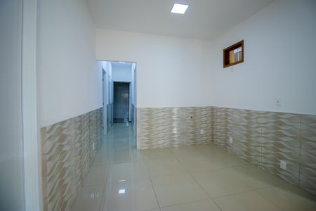 Sala de casa para alugar com 4 quartos, 68m² em Bonsucesso, Rio de Janeiro