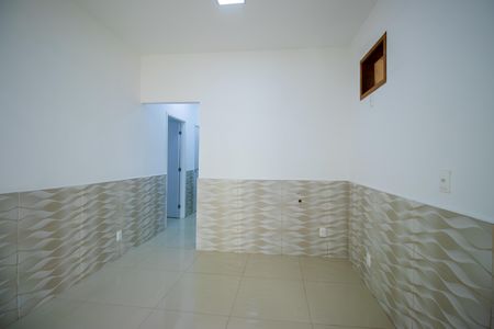 Sala de casa para alugar com 4 quartos, 68m² em Bonsucesso, Rio de Janeiro