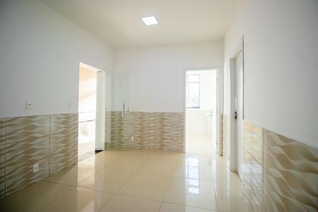 Sala de casa para alugar com 4 quartos, 68m² em Bonsucesso, Rio de Janeiro