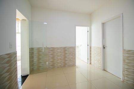 Sala de casa para alugar com 4 quartos, 68m² em Bonsucesso, Rio de Janeiro