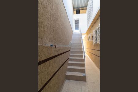 Casa para alugar com 82m², 1 quarto e sem vagaÁrea comum - Escada de acesso ao imóvel
