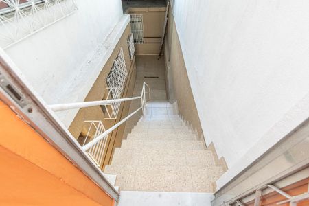 Casa para alugar com 82m², 1 quarto e sem vagaLoft - Escada de acesso