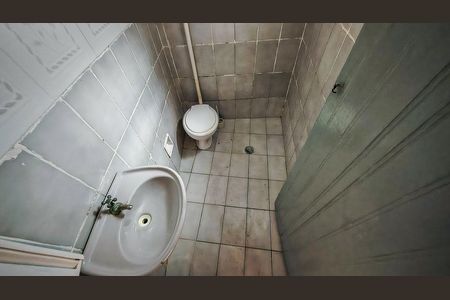 Banheiro de casa para alugar com 1 quarto, 50m² em Parque São Paulo, São Paulo