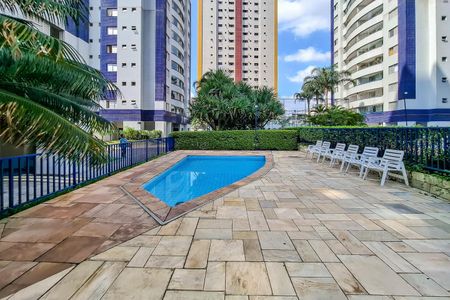 Apartamento à venda com 86m², 3 quartos e 2 vagas Apartamento à venda com 86m², 3 quartos e 2 vagasÁrea comum - Piscina