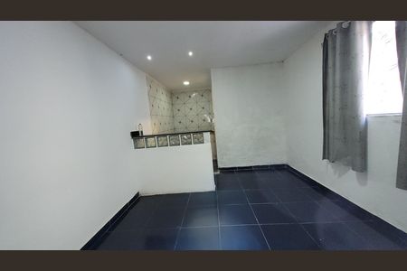 Casa para alugar com 27m², 1 quarto e sem vaga Casa para alugar com 27m², 1 quarto e sem vagaSala