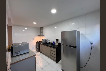 Casa à venda com 151m², 3 quartos e 2 vagas Casa à venda com 151m², 3 quartos e 2 vagasCozinha e Área de Serviço