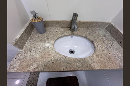 Casa à venda com 151m², 3 quartos e 2 vagas Casa à venda com 151m², 3 quartos e 2 vagasLavabo