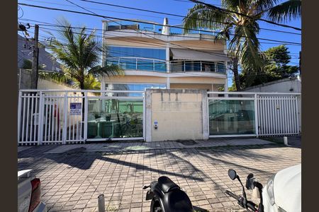 Casa à venda com 151m², 3 quartos e 2 vagas Casa à venda com 151m², 3 quartos e 2 vagasFachada