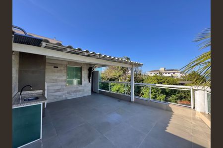 Casa à venda com 151m², 3 quartos e 2 vagas Casa à venda com 151m², 3 quartos e 2 vagasTerraço
