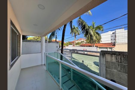 Casa à venda com 151m², 3 quartos e 2 vagas Casa à venda com 151m², 3 quartos e 2 vagasVaranda