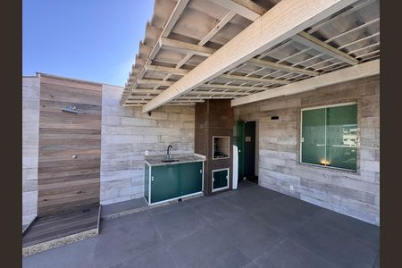 Casa à venda com 151m², 3 quartos e 2 vagas Casa à venda com 151m², 3 quartos e 2 vagasTerraço
