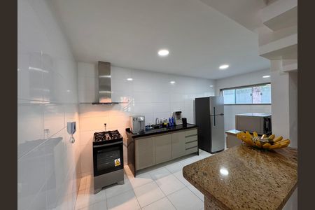 Casa à venda com 151m², 3 quartos e 2 vagas Casa à venda com 151m², 3 quartos e 2 vagasCozinha e Área de Serviço