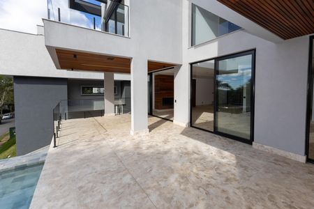 Casa de condomínio à venda com 560m², 5 quartos e 8 vagas Casa de condomínio à venda com 560m², 5 quartos e 8 vagasÁrea de Lazer