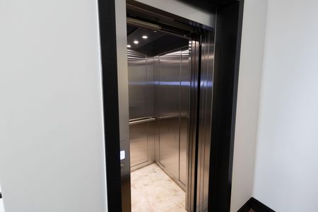 Casa de condomínio à venda com 560m², 5 quartos e 8 vagas Casa de condomínio à venda com 560m², 5 quartos e 8 vagasElevador