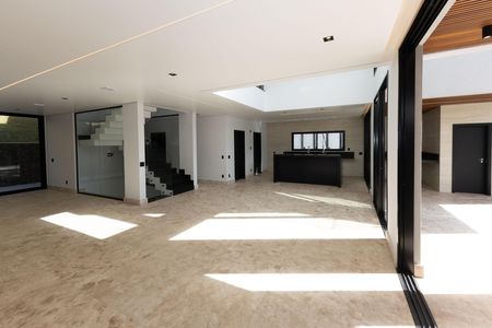 Casa de condomínio à venda com 560m², 5 quartos e 8 vagas Casa de condomínio à venda com 560m², 5 quartos e 8 vagasSala 1