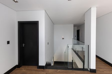 Casa de condomínio à venda com 560m², 5 quartos e 8 vagas Casa de condomínio à venda com 560m², 5 quartos e 8 vagasCorredor