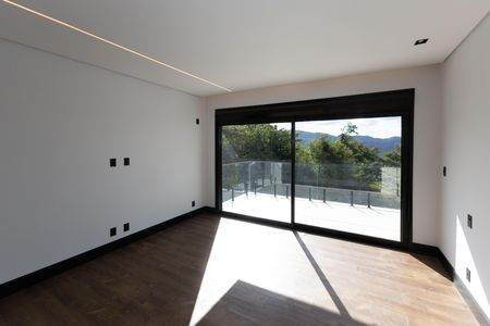 Casa de condomínio à venda com 560m², 5 quartos e 8 vagas Casa de condomínio à venda com 560m², 5 quartos e 8 vagasSuíte 3