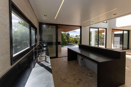 Casa de condomínio à venda com 560m², 5 quartos e 8 vagas Casa de condomínio à venda com 560m², 5 quartos e 8 vagasCozinha