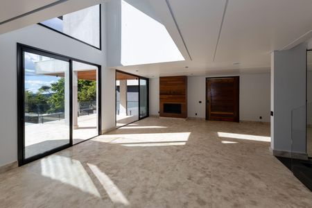 Casa de condomínio à venda com 560m², 5 quartos e 8 vagas Casa de condomínio à venda com 560m², 5 quartos e 8 vagasSala 1