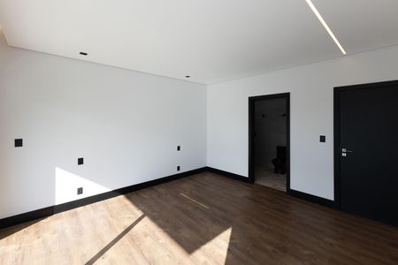 Casa de condomínio à venda com 560m², 5 quartos e 8 vagas Casa de condomínio à venda com 560m², 5 quartos e 8 vagasSuíte 3