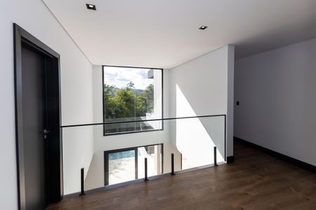 Casa de condomínio à venda com 560m², 5 quartos e 8 vagas Casa de condomínio à venda com 560m², 5 quartos e 8 vagasCorredor