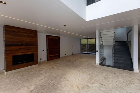 Casa de condomínio à venda com 560m², 5 quartos e 8 vagas Casa de condomínio à venda com 560m², 5 quartos e 8 vagasSala 2