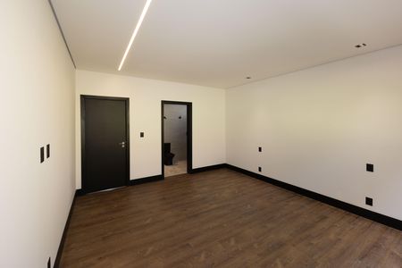 Casa de condomínio à venda com 560m², 5 quartos e 8 vagas Casa de condomínio à venda com 560m², 5 quartos e 8 vagasSuíte 2