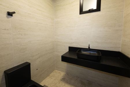 Casa de condomínio à venda com 560m², 5 quartos e 8 vagas Casa de condomínio à venda com 560m², 5 quartos e 8 vagasLavabo da Sala