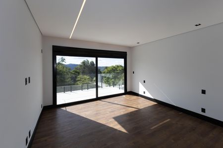 Casa de condomínio à venda com 560m², 5 quartos e 8 vagas Casa de condomínio à venda com 560m², 5 quartos e 8 vagasSuíte 3