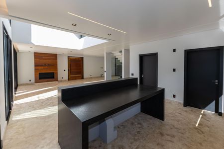 Casa de condomínio à venda com 560m², 5 quartos e 8 vagas Casa de condomínio à venda com 560m², 5 quartos e 8 vagasCozinha