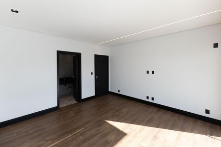 Casa de condomínio à venda com 560m², 5 quartos e 8 vagas Casa de condomínio à venda com 560m², 5 quartos e 8 vagasSuíte 3