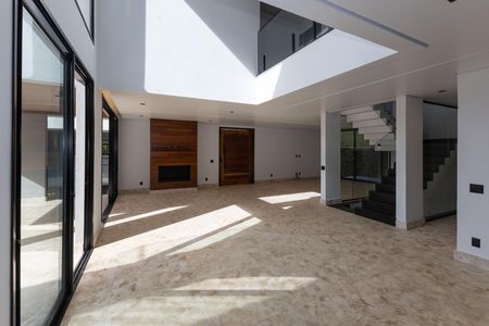 Casa de condomínio à venda com 560m², 5 quartos e 8 vagas Casa de condomínio à venda com 560m², 5 quartos e 8 vagasSala 1