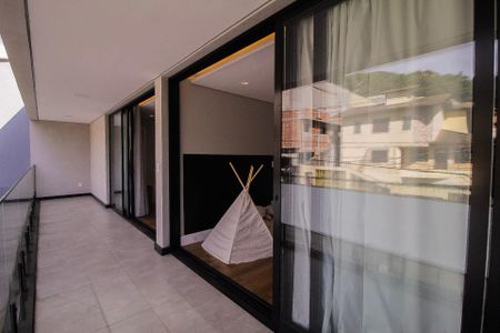 Casa para alugar com 350m², 4 quartos e 3 vagas Casa para alugar com 350m², 4 quartos e 3 vagasVaranda dos quartos 02 e 03