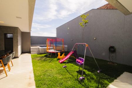 Casa para alugar com 350m², 4 quartos e 3 vagas Casa para alugar com 350m², 4 quartos e 3 vagasÁrea comum - Área verde