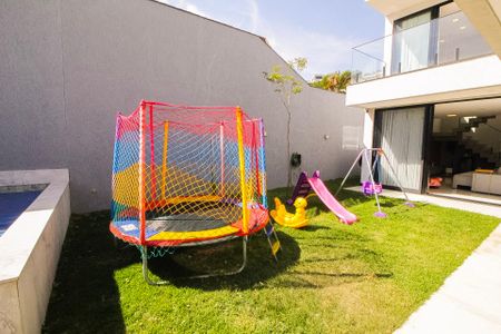 Casa para alugar com 350m², 4 quartos e 3 vagas Casa para alugar com 350m², 4 quartos e 3 vagasÁrea comum - Área verde
