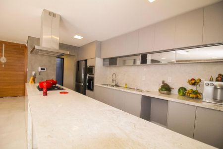 Casa para alugar com 350m², 4 quartos e 3 vagas Casa para alugar com 350m², 4 quartos e 3 vagasCozinha
