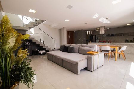 Casa para alugar com 350m², 4 quartos e 3 vagas Casa para alugar com 350m², 4 quartos e 3 vagasSala de Tv