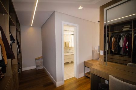 Casa para alugar com 350m², 4 quartos e 3 vagas Casa para alugar com 350m², 4 quartos e 3 vagasCloset- Quarto 04- Suite 02