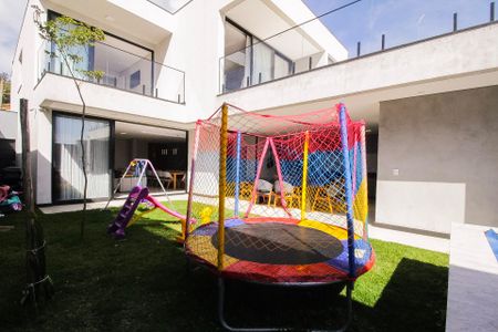 Casa para alugar com 350m², 4 quartos e 3 vagas Casa para alugar com 350m², 4 quartos e 3 vagasÁrea comum - Área verde