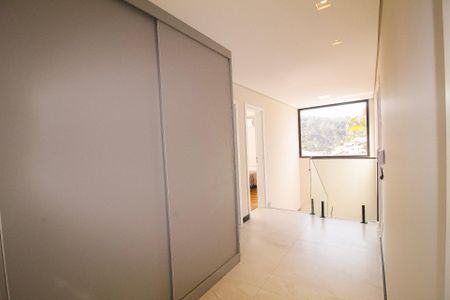Casa para alugar com 350m², 4 quartos e 3 vagas Casa para alugar com 350m², 4 quartos e 3 vagasCorredor 2 Piso