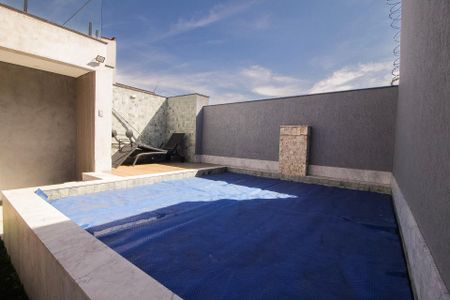 Casa para alugar com 350m², 4 quartos e 3 vagas Casa para alugar com 350m², 4 quartos e 3 vagasÁrea comum - Piscina