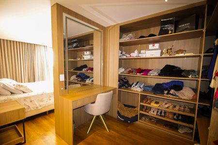 Casa para alugar com 350m², 4 quartos e 3 vagas Casa para alugar com 350m², 4 quartos e 3 vagasCloset- Quarto 04- Suite 02