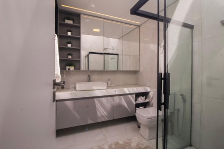 Casa para alugar com 350m², 4 quartos e 3 vagas Casa para alugar com 350m², 4 quartos e 3 vagasBanheiro Social